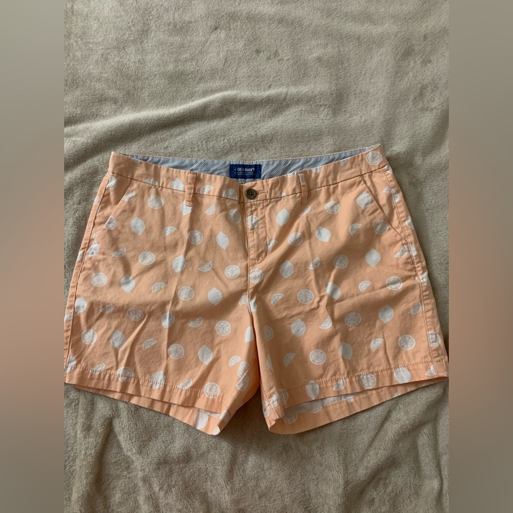 Old Navy shorts size 14. Peach and white color with lemon design.